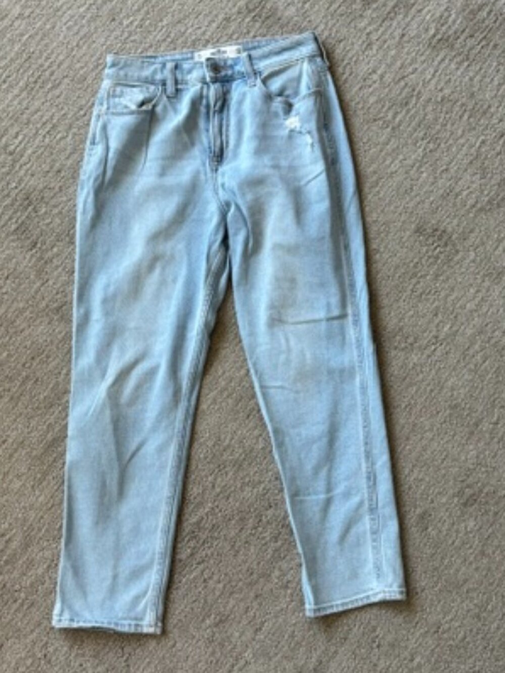 Hollister Women's Curvy High Rise Mom Jeans in Perfect Condition